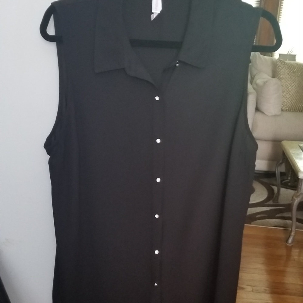 Black Sleevless Button Up Blouse